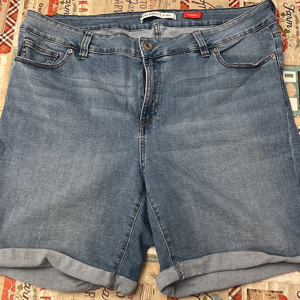 Celebrity pink denim bermuda shorts 20w